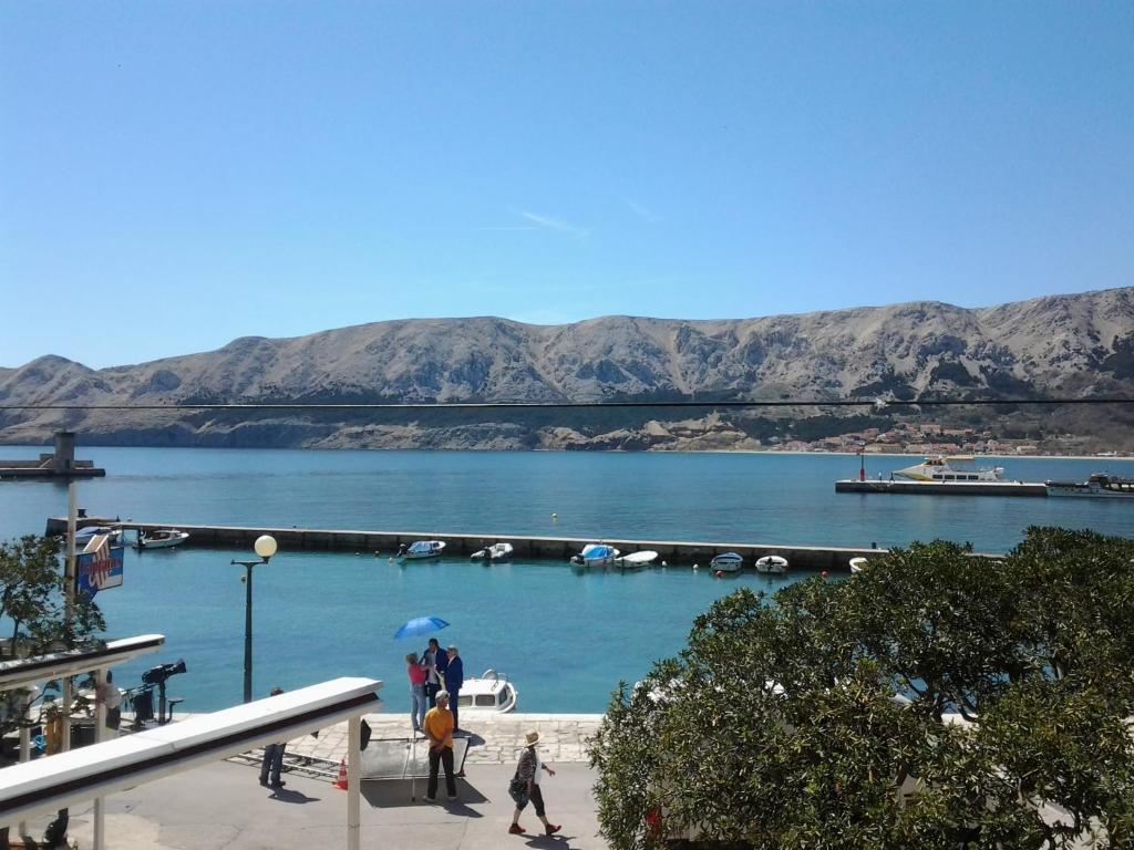 Apartments Dorcic Baška Rum bild